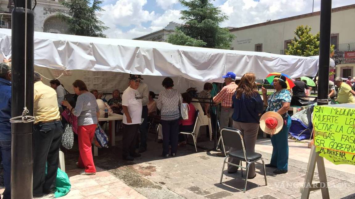 $!Maestros retiran plantón de Plaza de Armas de Saltillo
