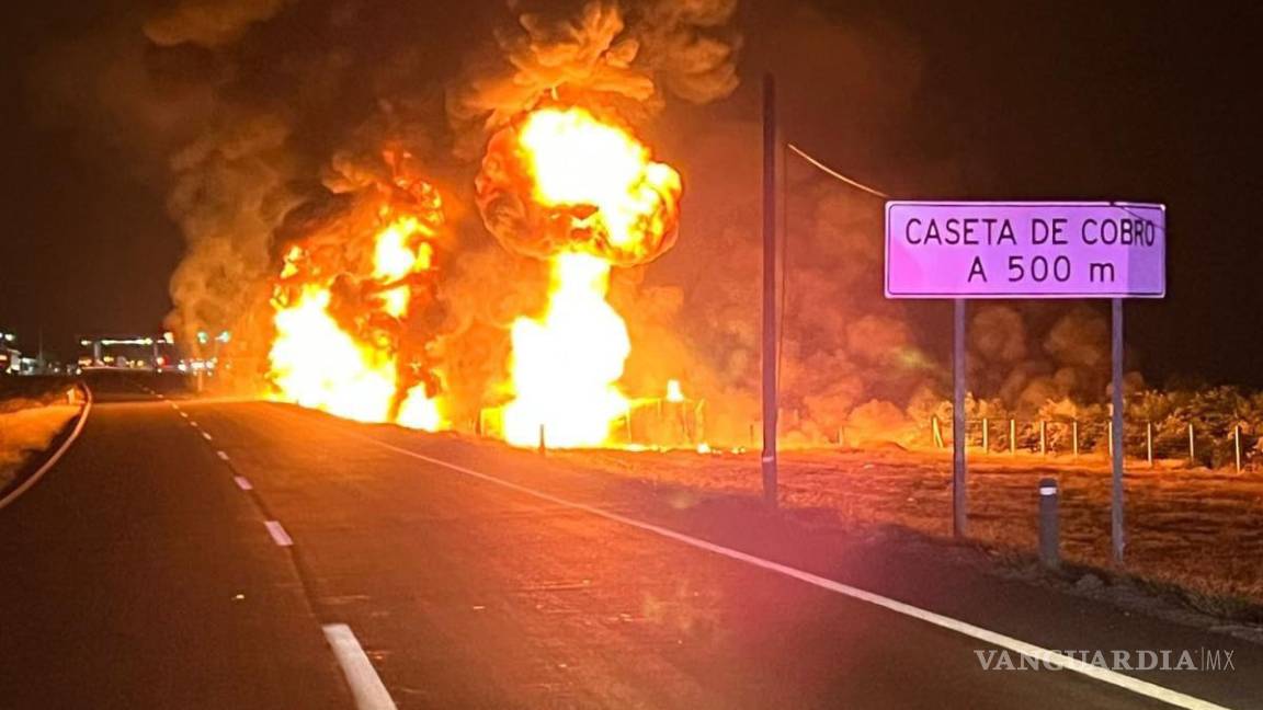 Vuelca y explota tráiler de diésel en Allende, Coahuila; conductor pierde la vida