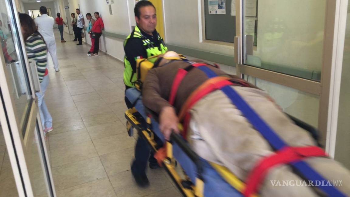 Albañil cae de andamio en privada de Saltillo, sufre múltiples fracturas
