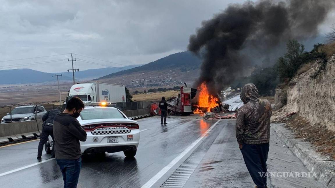 Otro accidente en Los Chorros, tráiler en llamas