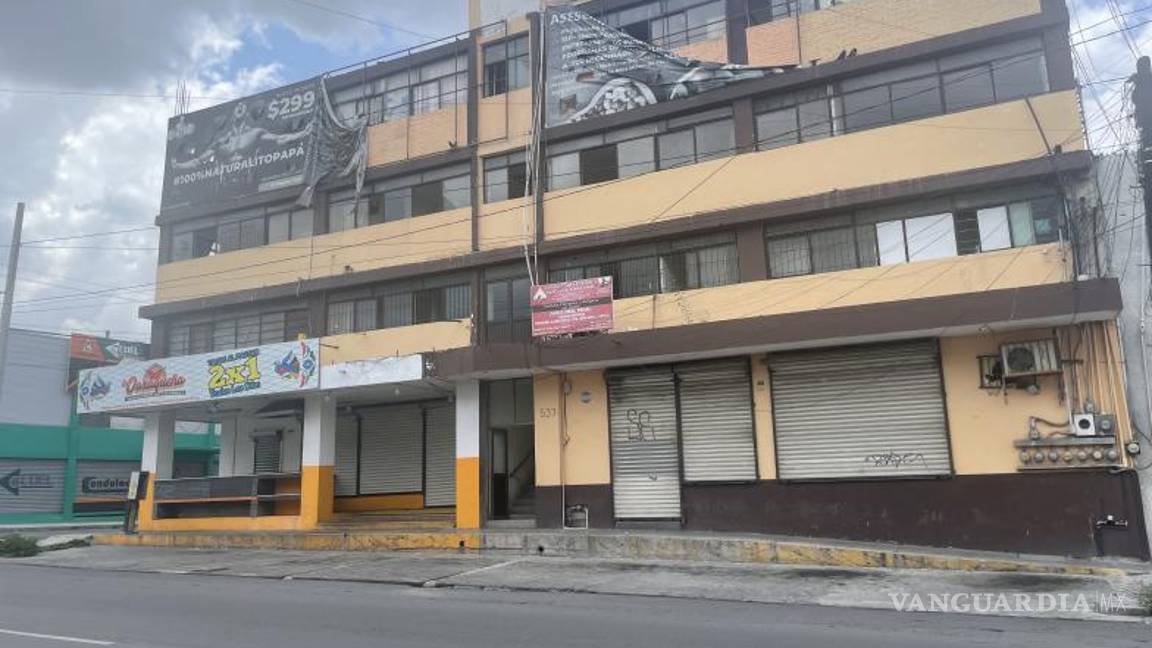 $!En las escaleras de este edificio Christian se quitó la vida.