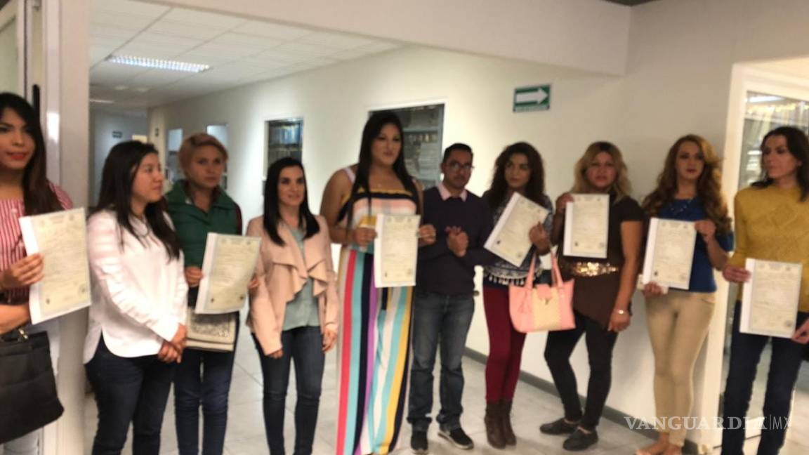 Reciben mujeres trans primeras actas de reconocimiento de identidad de género en Coahuila