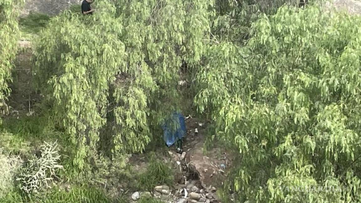 $!El cadáver fue encontrado colgado de un árbol, en una zona de difícil acceso de la colonia Paraíso Norte.