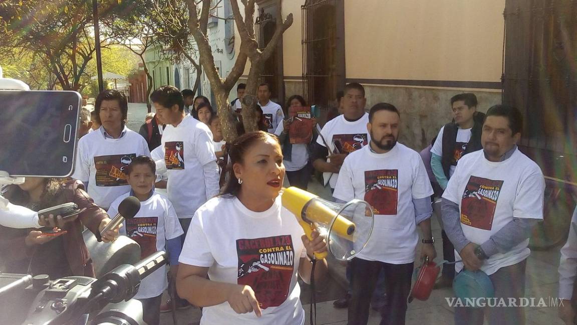 Militantes del PRD se movilizan en Oaxaca por alza a la gasolina