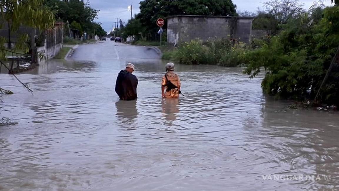$!Caos vial en Acuña por tormenta; reportan acumulamiento de agua en varios sectores de la ciudad