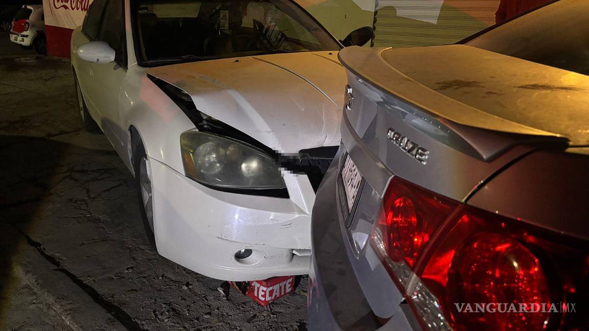 $!Familiares del conductor se presentaron para mediar y acordar la reparación de los daños.