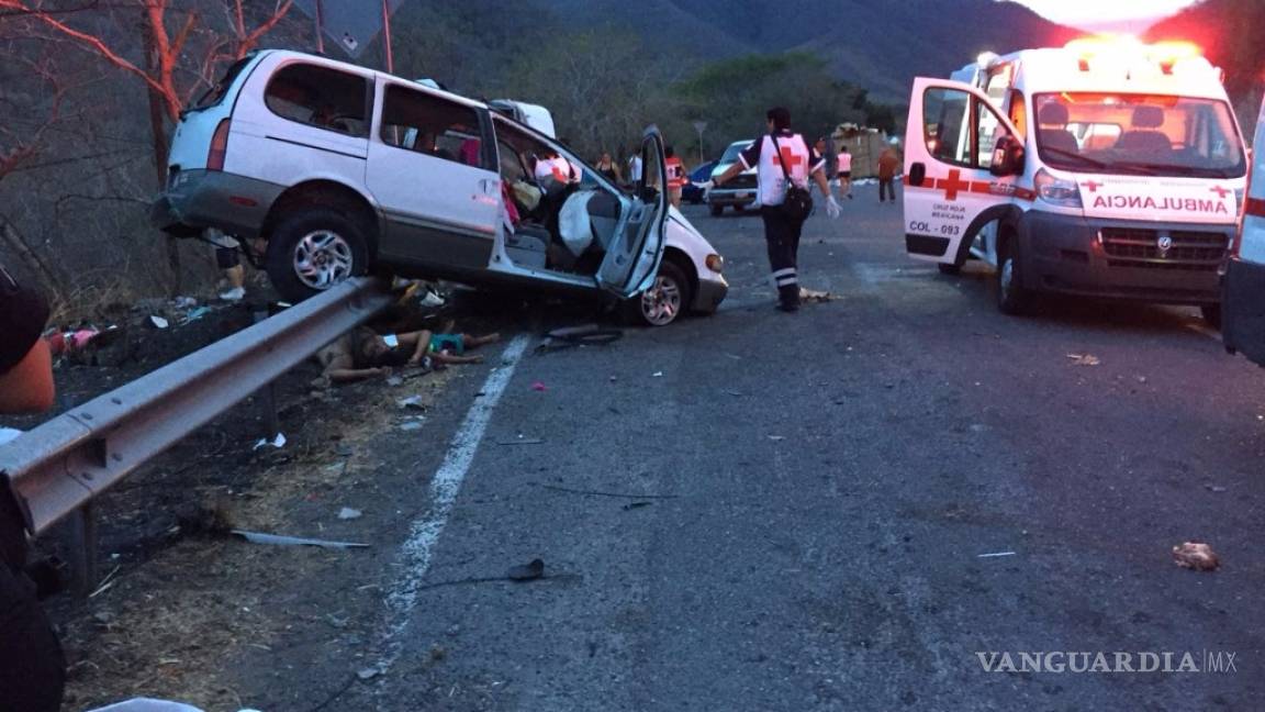 Mueren 10 personas por accidente múltiple en Colima