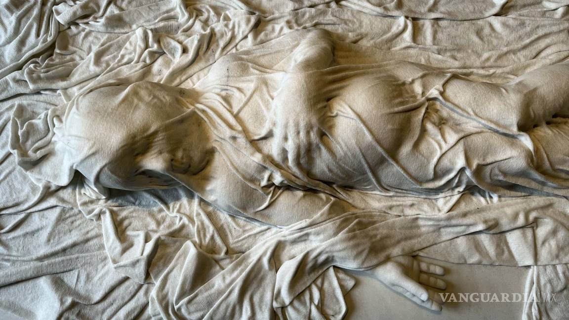 $!En la imagen, detalle de la escultura Il figlio velato del artista italiano Jago, expuesta en el Palacio Bonaparte de Roma.