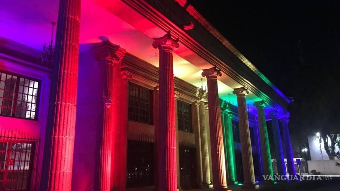 $!Se pinta de arcoíris el Congreso de Coahuila en el mes del orgullo LGBTTTIQ+