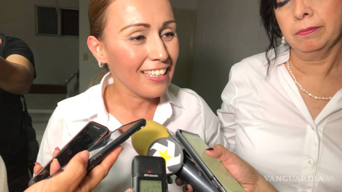 Olivia Martínez Leyva registra su candidatura por el V Distrito de Torreón