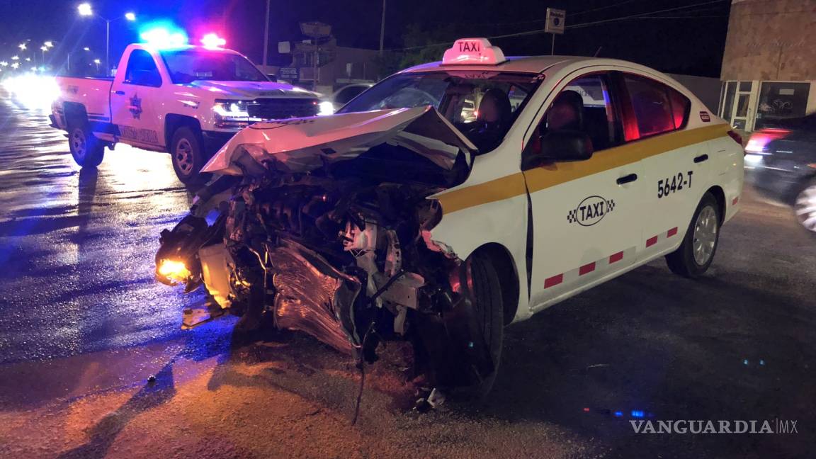 Taxista causa accidente vial en Saltillo