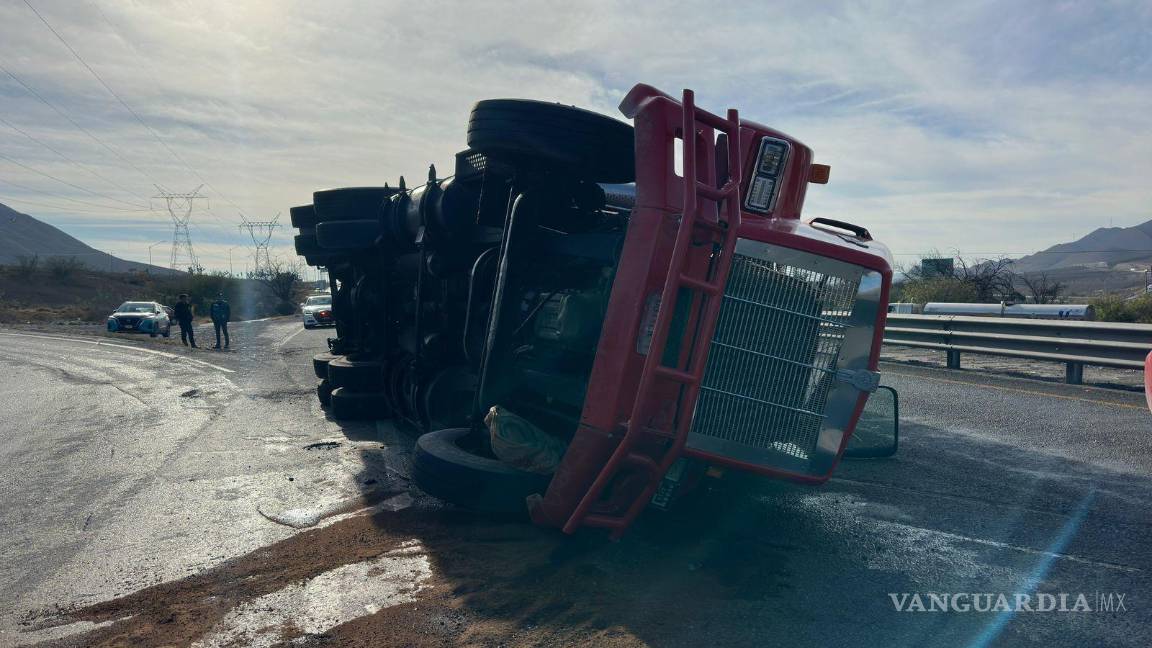 $!Elementos de la Guardia Nacional y autoridades federales mantuvieron el área acordonada tras el accidente.