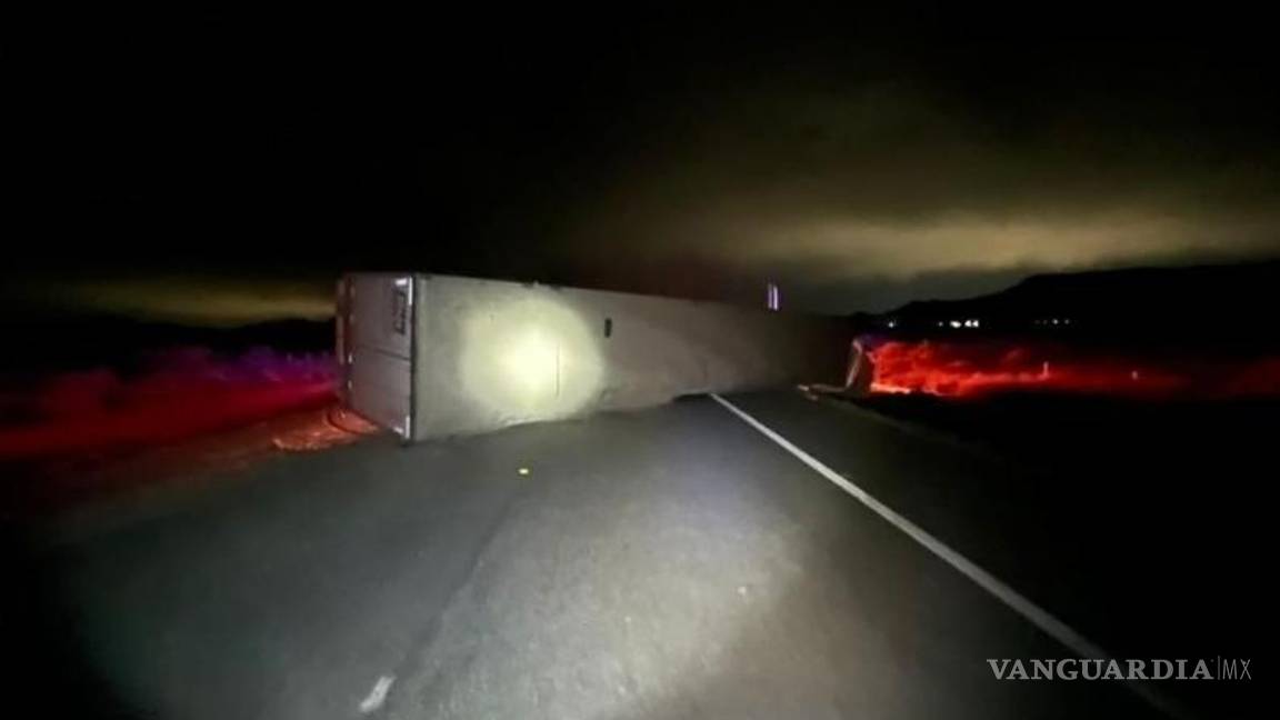 $!El operador fue atendido en el lugar por una ambulancia de la estación de bomberos.