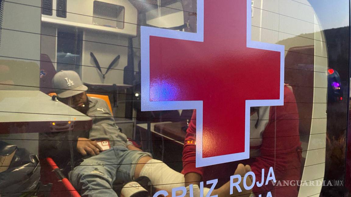 Reportan tres heridos en volcadura sobre carretera Los Pinos en Ramos Arizpe