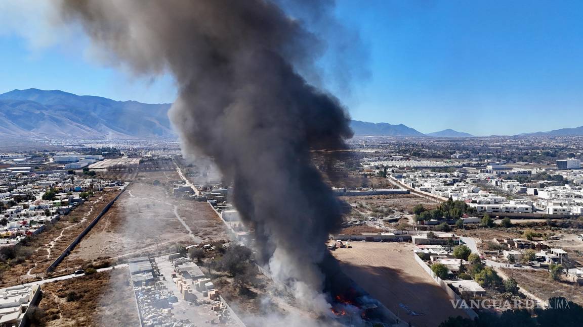 Saltillo: incendio de recicladora en Los Ramones puede afectar la salud de los ciudadanos