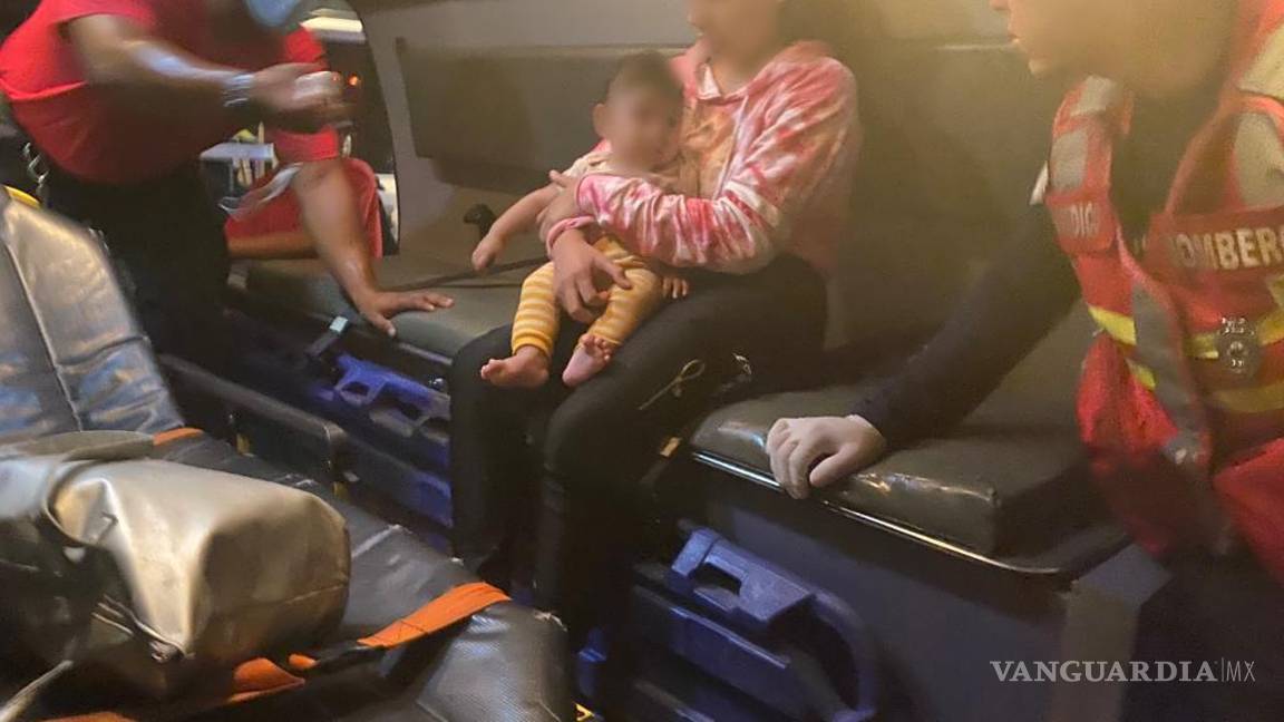 $!La familia fue trasladada a un refugio en Piedras Negras para recibir cobijas y comida caliente.