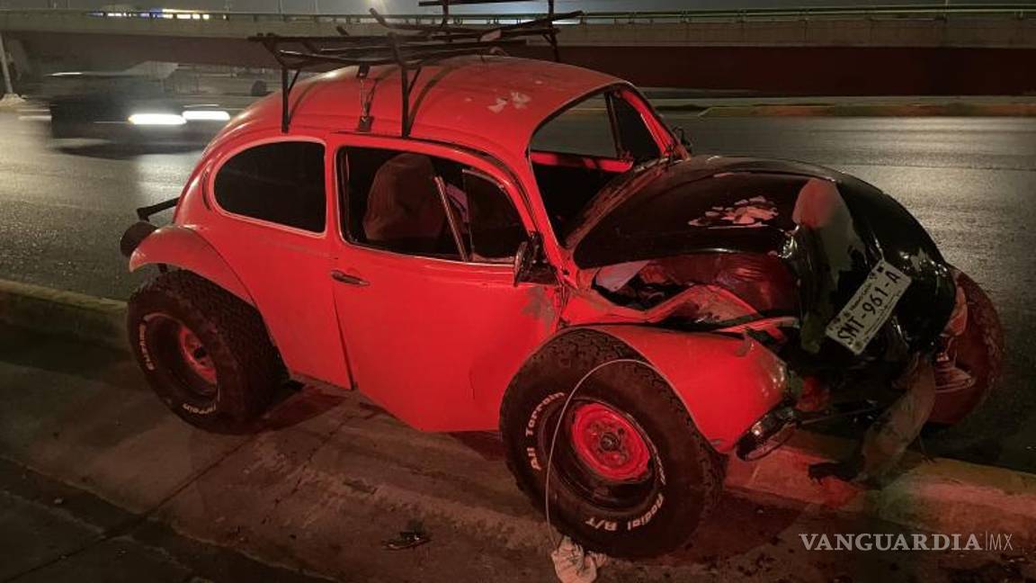 $!Elementos de la policía municipal llegaron para prestar asistencia y, posteriormente, llegaron los agentes de seguridad vial para llevar a cabo el procedimiento correspondiente.