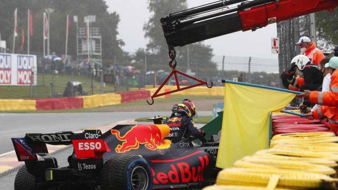 Queda fuera ‘Checo’ Pérez de Gran Premio de Bélgica tras accidente; dañó su coche