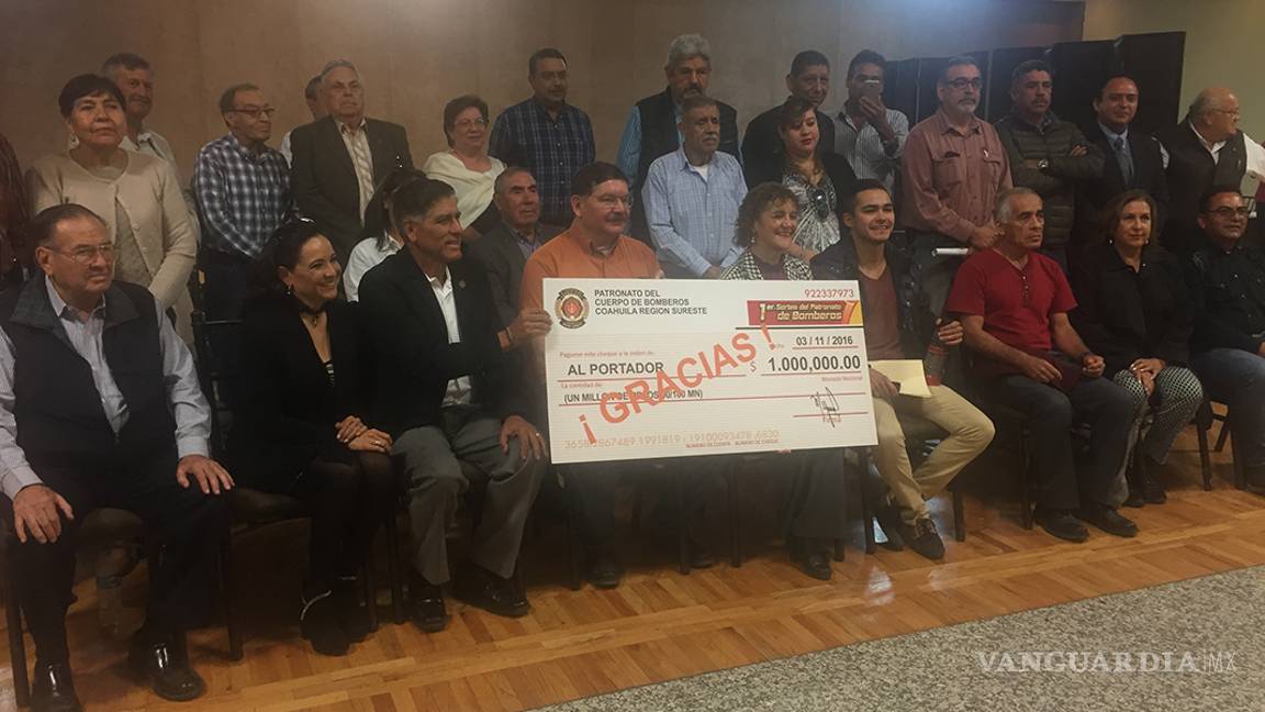 $!Patronato de Bomberos Coahuila entrega premios de sorteo