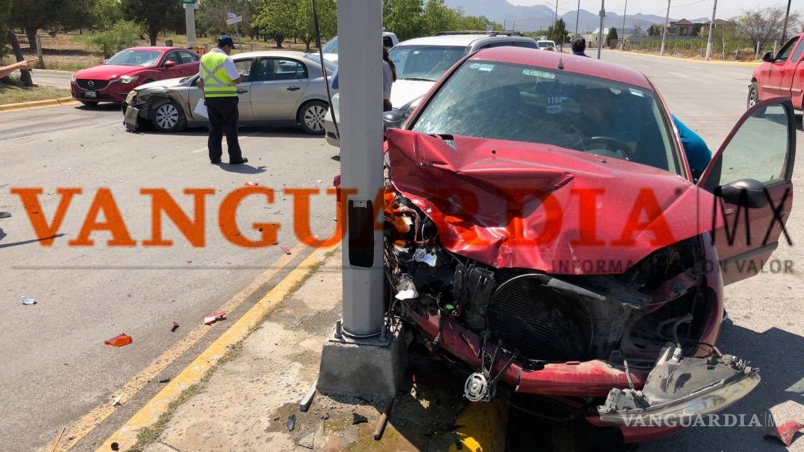 Distraído conductor ocasiona accidente en el bulevar Colosio de Saltillo