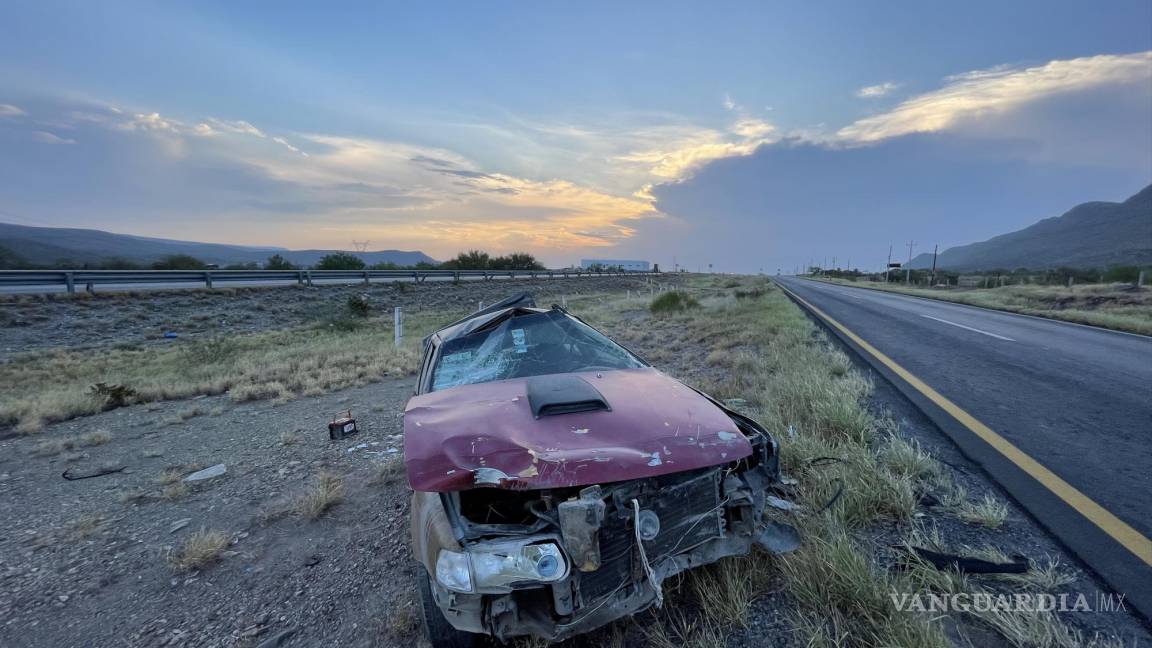 Reportan fuerte accidente con supuestos heridos en carretera a Torreón; cuerpos de emergencia localizan auto abandonado