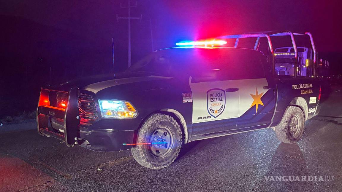 $!Autoridades estatales y cuerpos de rescate acudieron al sitio para brindar auxilio y controlar la circulación.