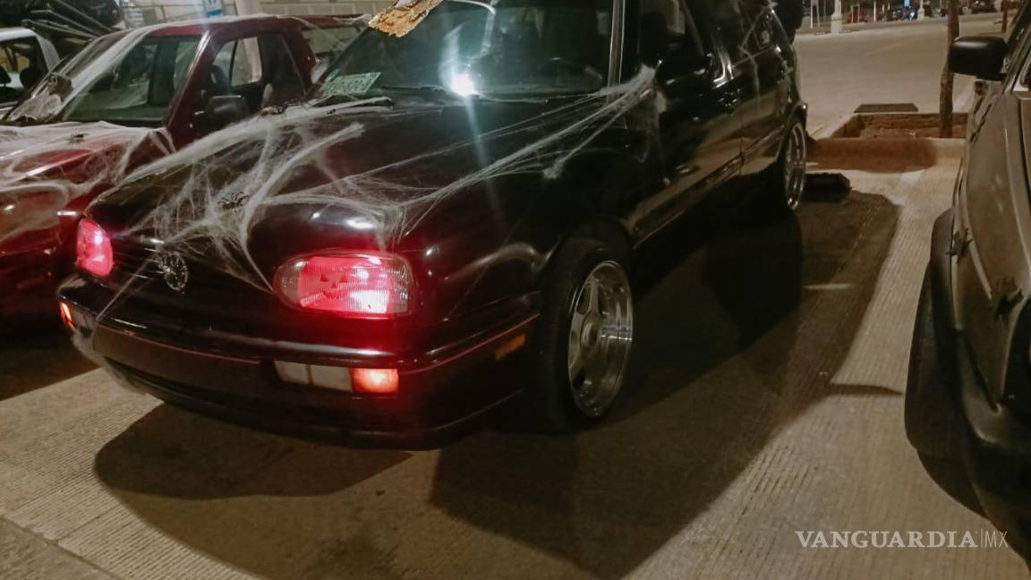 $!Los automóviles participaron en un concurso de decoración.