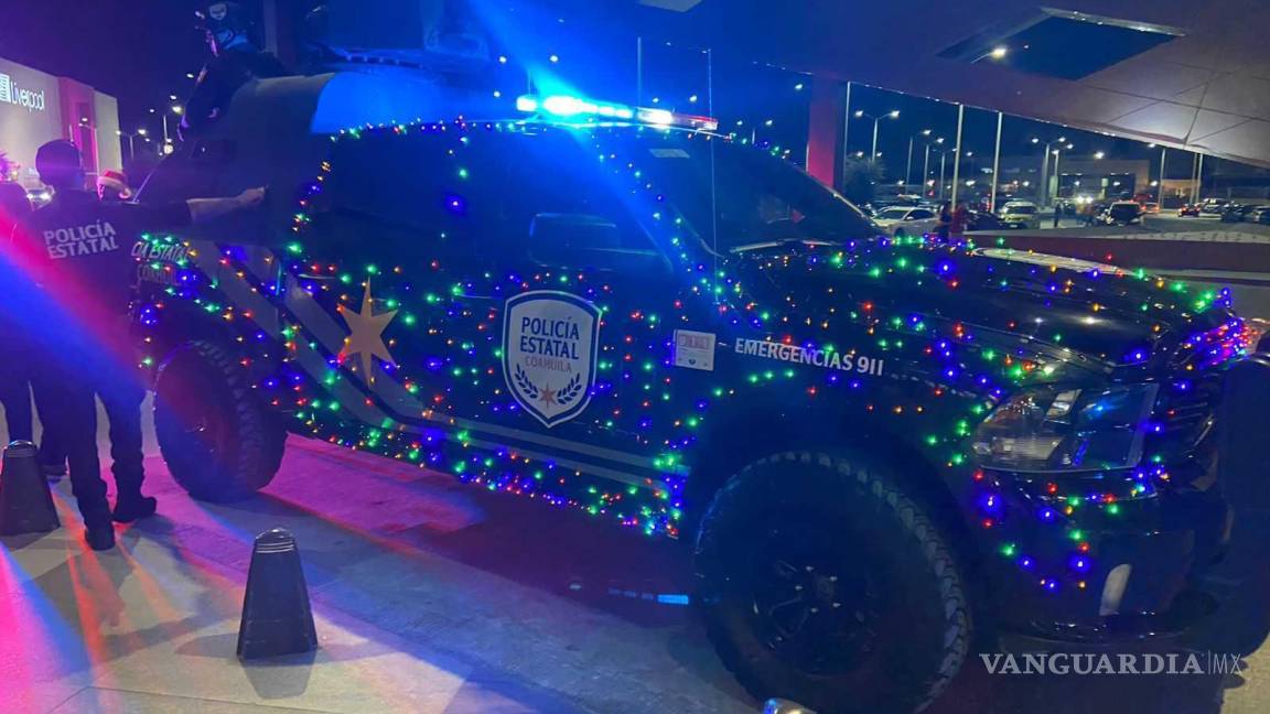 Con luces y regalos, Policía Civil Coahuila ilumina Monclova y Frontera