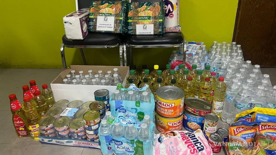 $!Ciudadanos y trabajadores del IMSS participaron activamente, aportando alimentos no perecederos, artículos de higiene, limpieza y ropa.