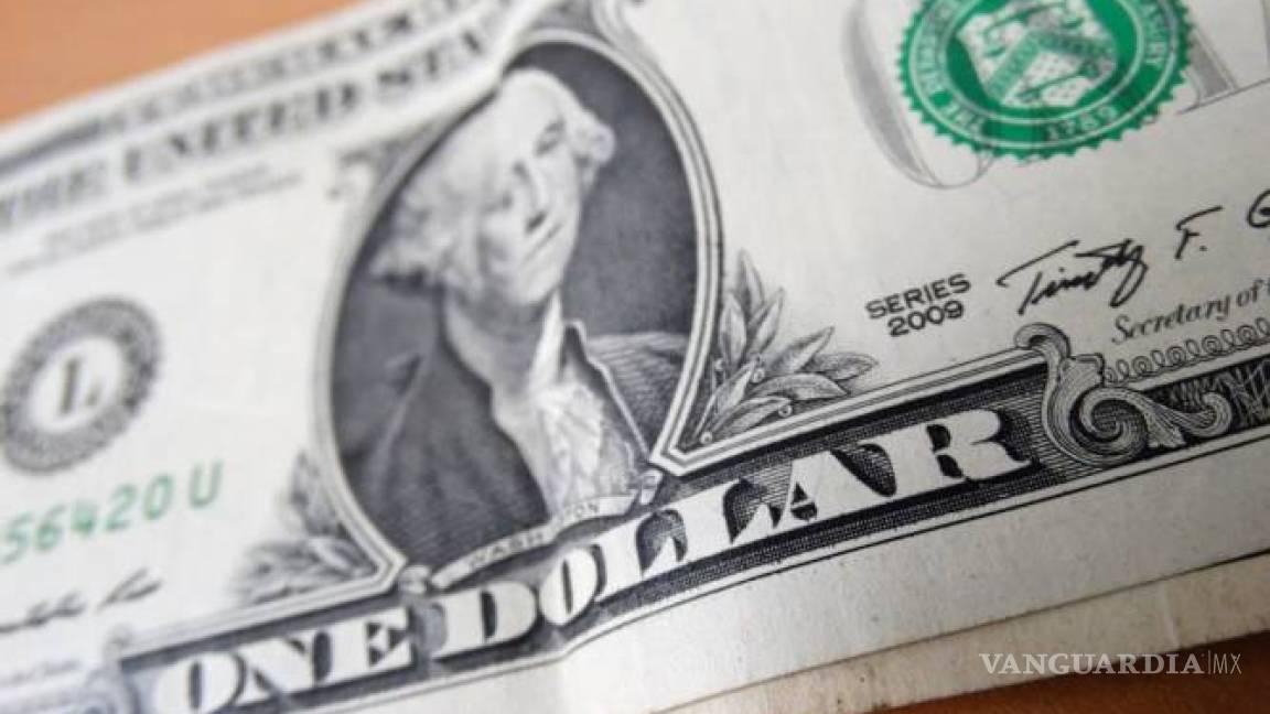 Dólar pierde cinco centavos; cierra en 20.69 pesos en bancos