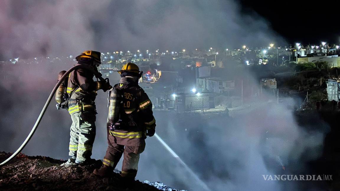 $!Elementos del Cuerpo de Bomberos lucharon intensamente para controlar el fuego.