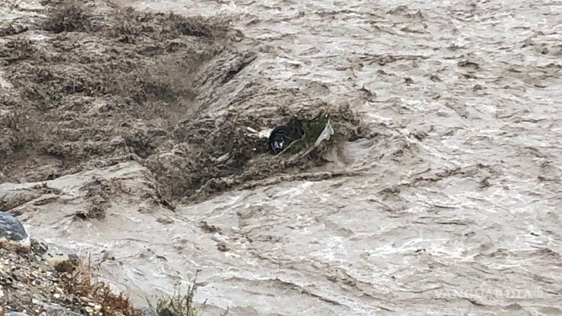 $!Hallan sin vida a mujer que fue arrastrada por arroyo en Ramos; menor de 11 años sobrevive