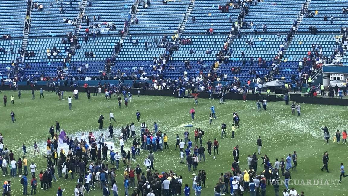 Violenta despedida en el estadio azul