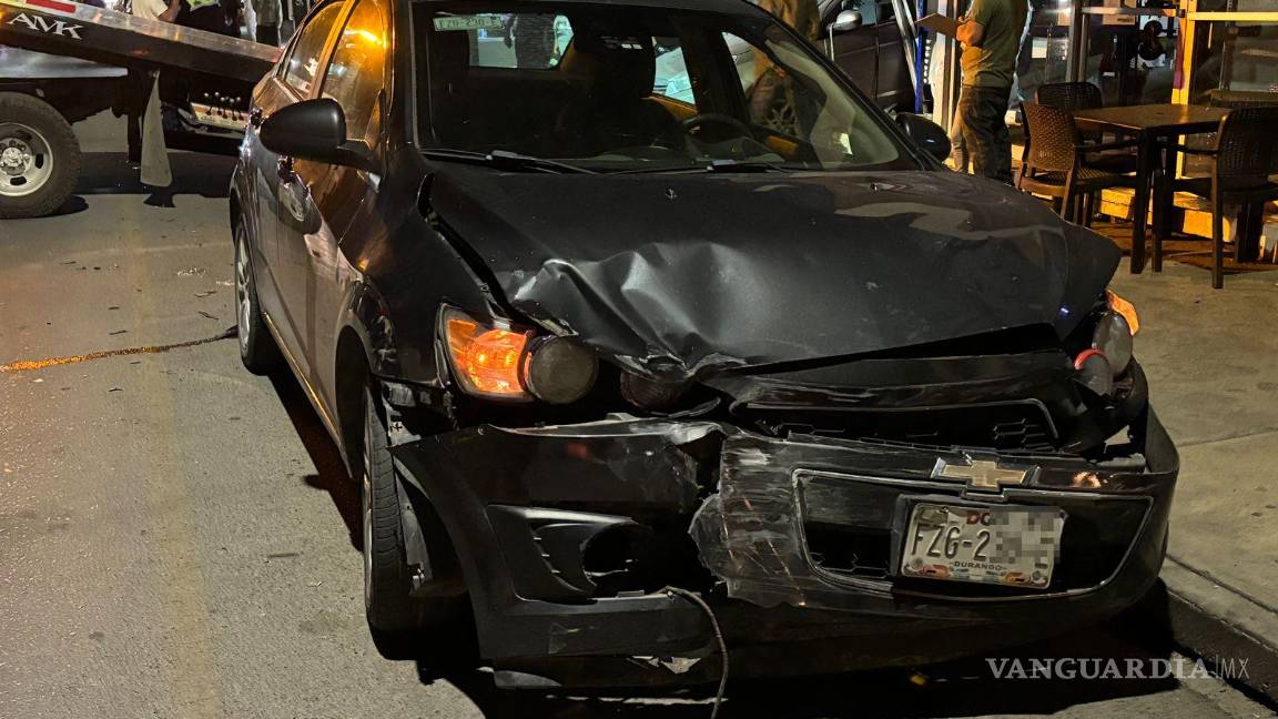 $!A pesar del fuerte impacto, no se reportaron personas lesionadas en el lugar.