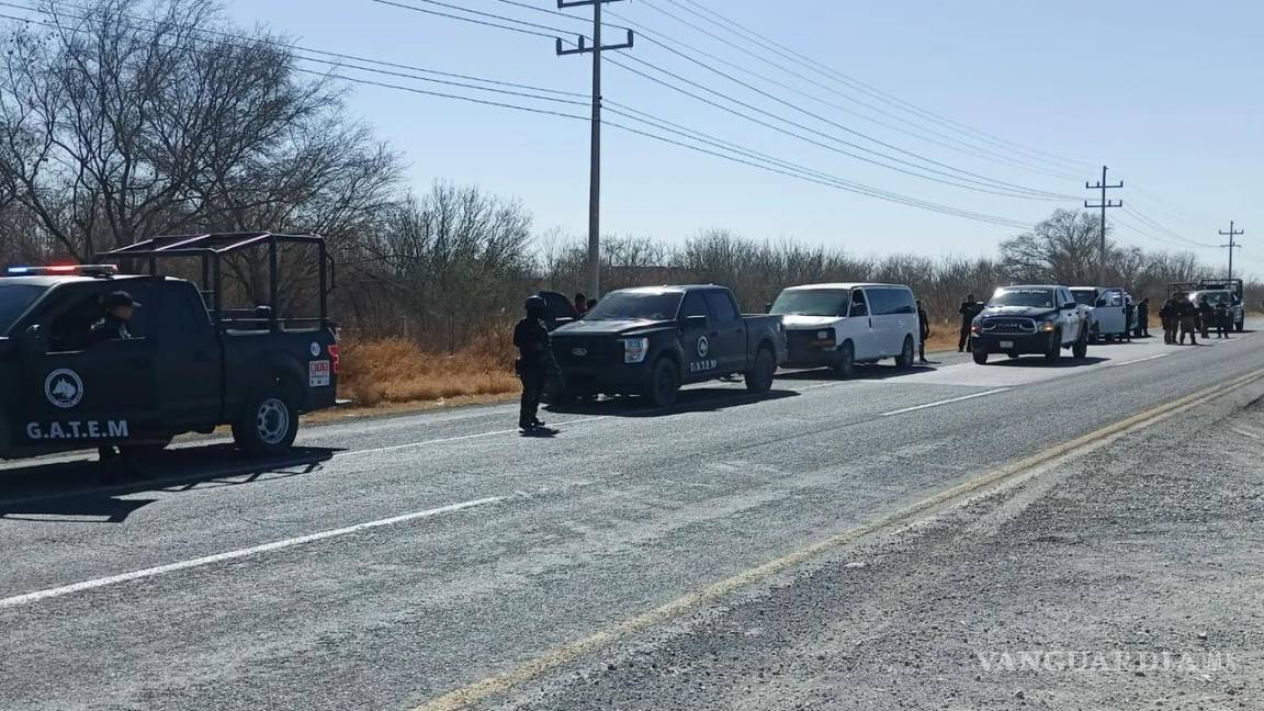 Rescatan a otro grupo de 64 migrantes en Castaños, Coahuila; viajaban en dos camionetas tipo van