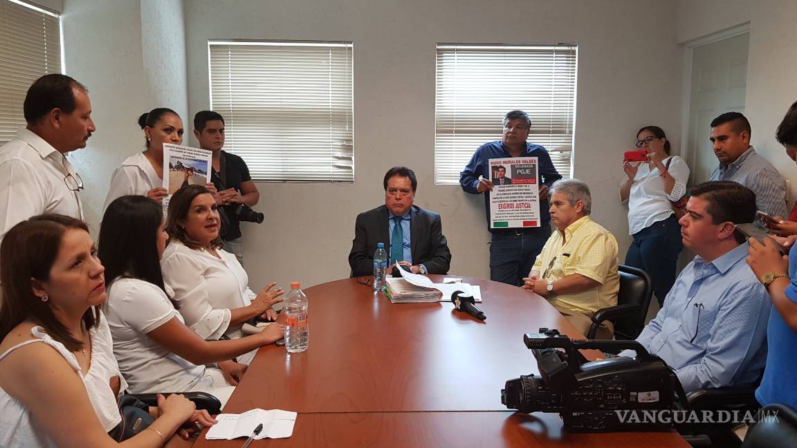 $!Se reúnen con fiscal Márquez Guevara para exigir justicia por asesinato de joven en Torreón