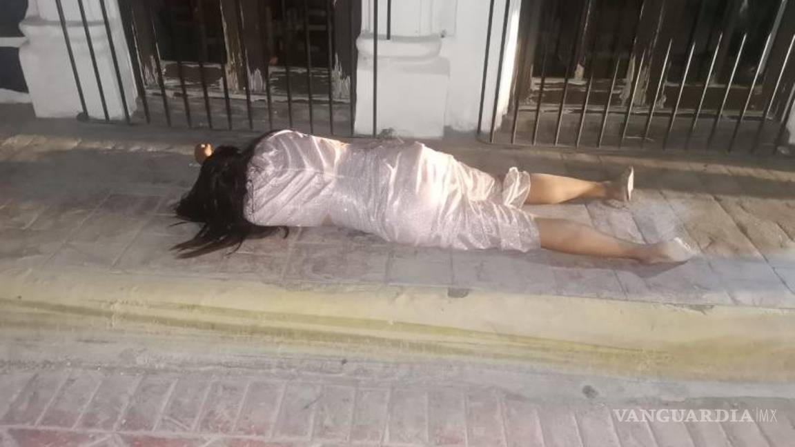 $!Se reportó a una persona lesionada sobre la calle Morelos del centro de Parras de la Fuente.