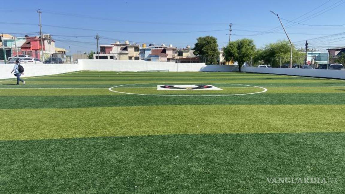 $!Así luce la cancha de pasto sintético en la colonia Praderas del Sur.