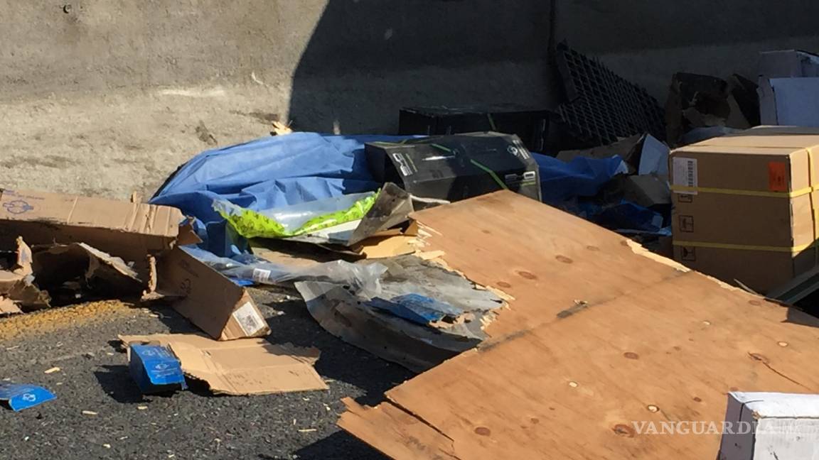 $!Fatal volcadura en la carretera 57 deja dos muertos