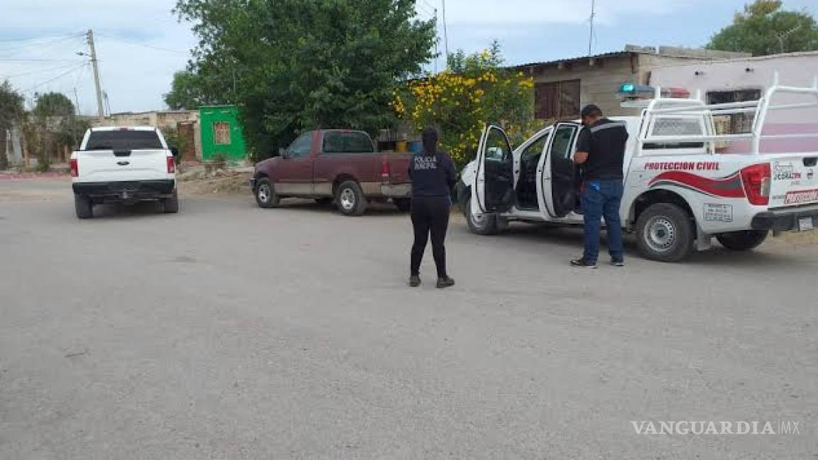 Abandonan camioneta con cadáver en Mapimí, Durango