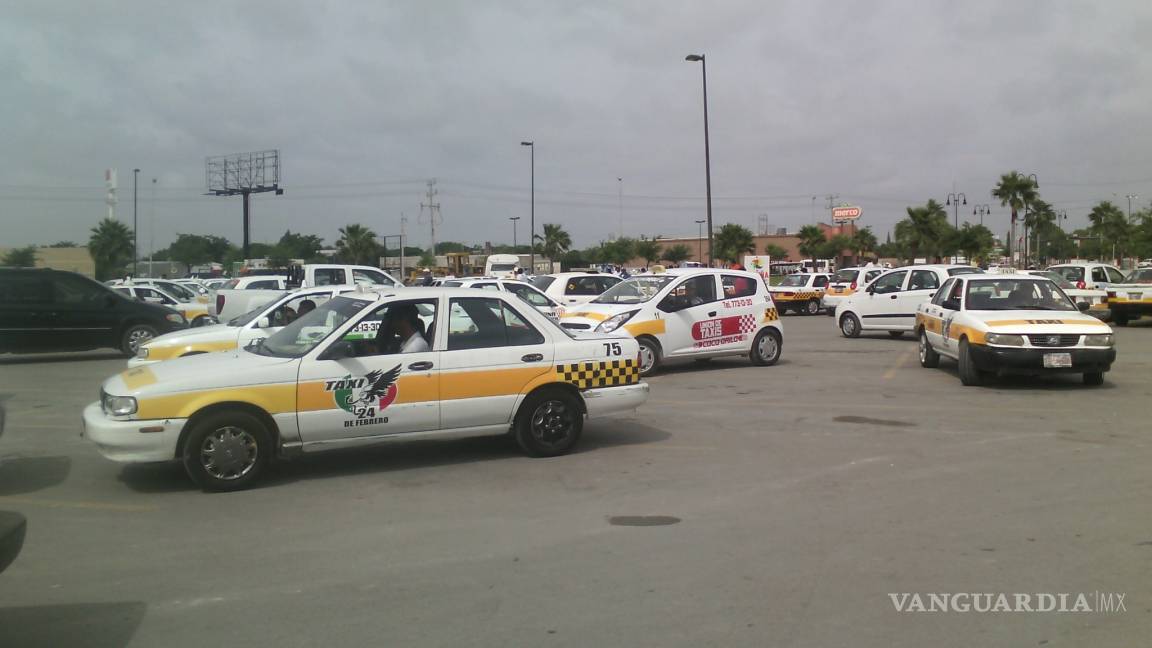 Siguen a la baja ganancias de taxistas de Acuña por paros técnicos en las maquiladoras