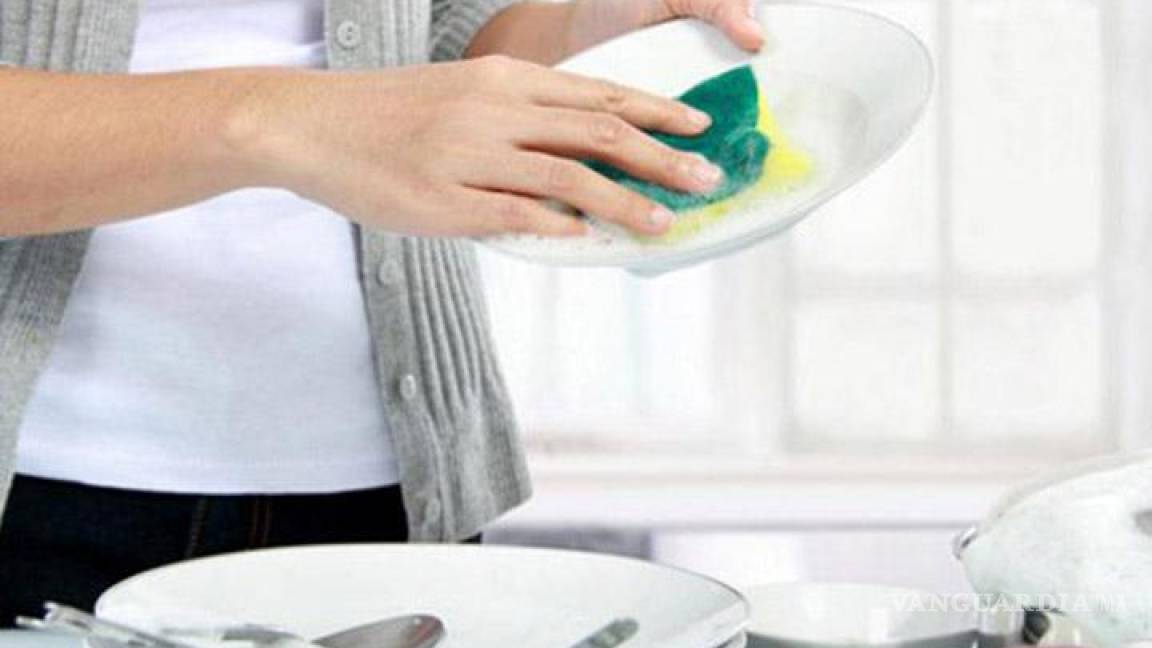 Profeco alerta por bacteria en lavatrastes, pide suspender su uso