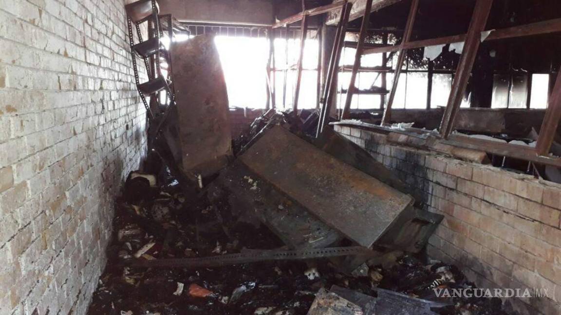 Pandilleros incendian biblioteca de Secundaria de Saltillo; pérdidas ascienden a 200 mil pesos
