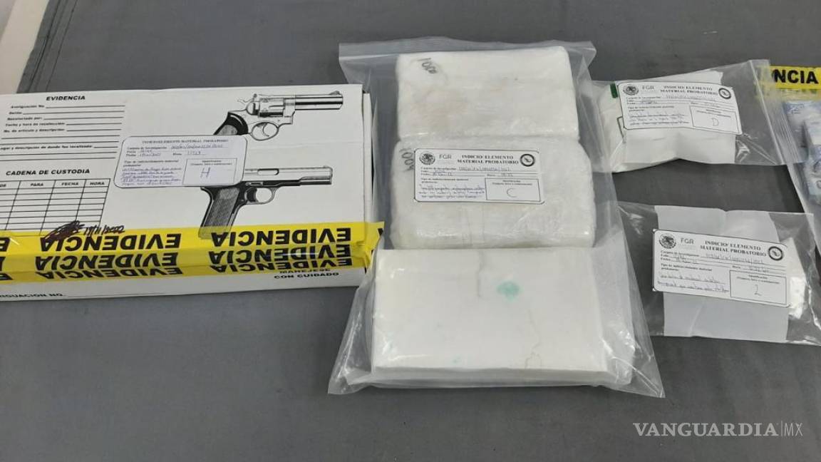 Decomisa FGR en cateo en Nuevo León droga, dinero en efectivo y un arma