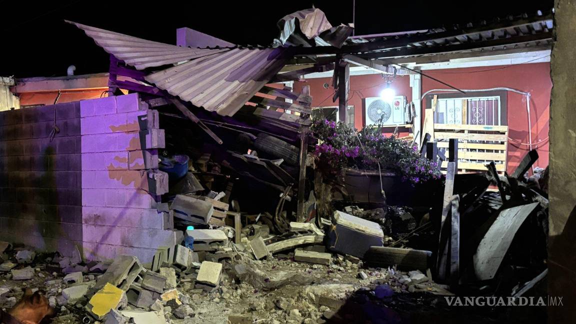 $!Policía Municipal entrevistó a los propietarios del domicilio afectado para recabar información sobre el conductor fugado.