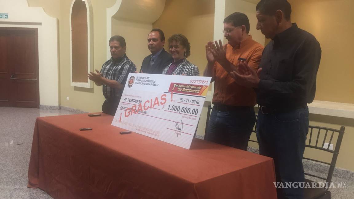 Patronato de Bomberos Coahuila entrega premios de sorteo