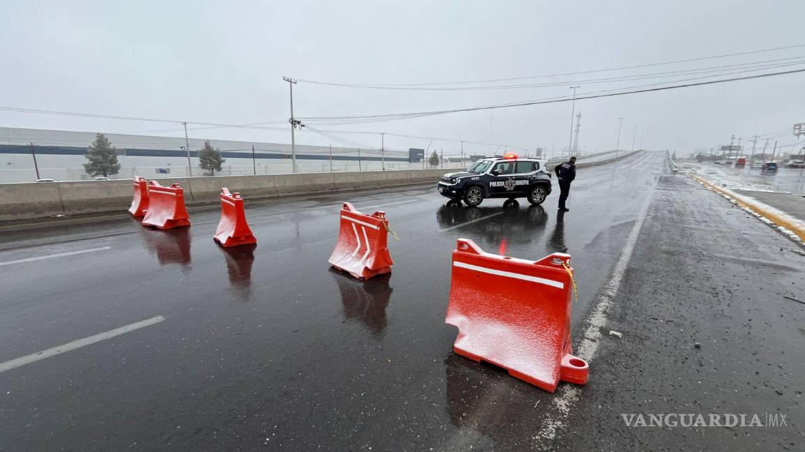 $!El cierre del puente del libramiento Óscar Flores Tapia en el municipio de Arteaga.