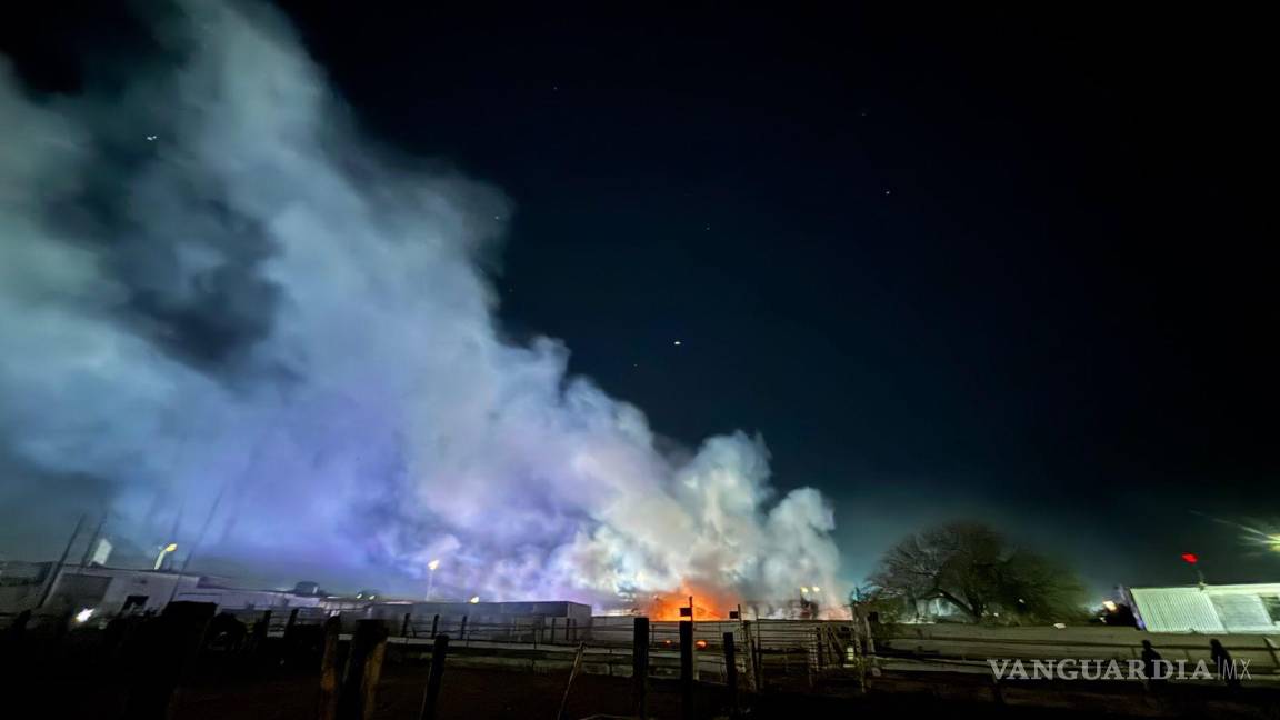 Saltillo: Incendio en el Lienzo Charro Prof. Enrique González Treviño provoca una gran movilización