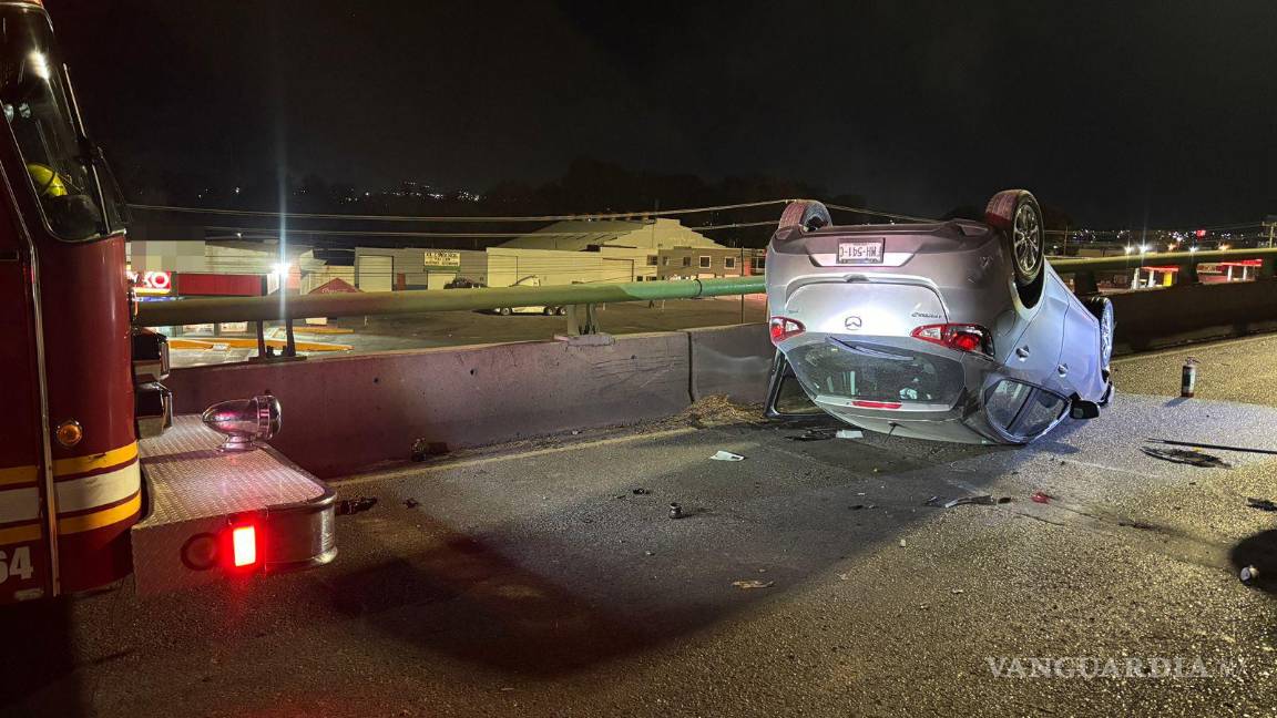 $!Tránsito Municipal cerró el puente para prevenir un segundo accidente mientras se realizaban los procedimientos.