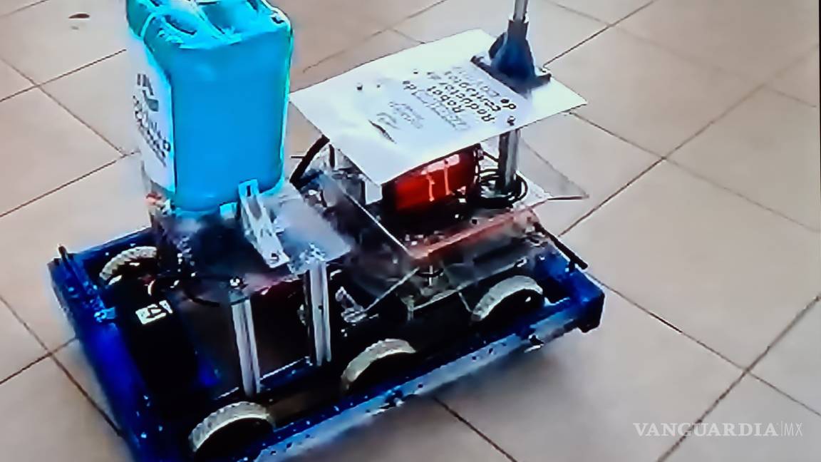 Estudiantes del Conalep Torreón crean robot anti Covid-19